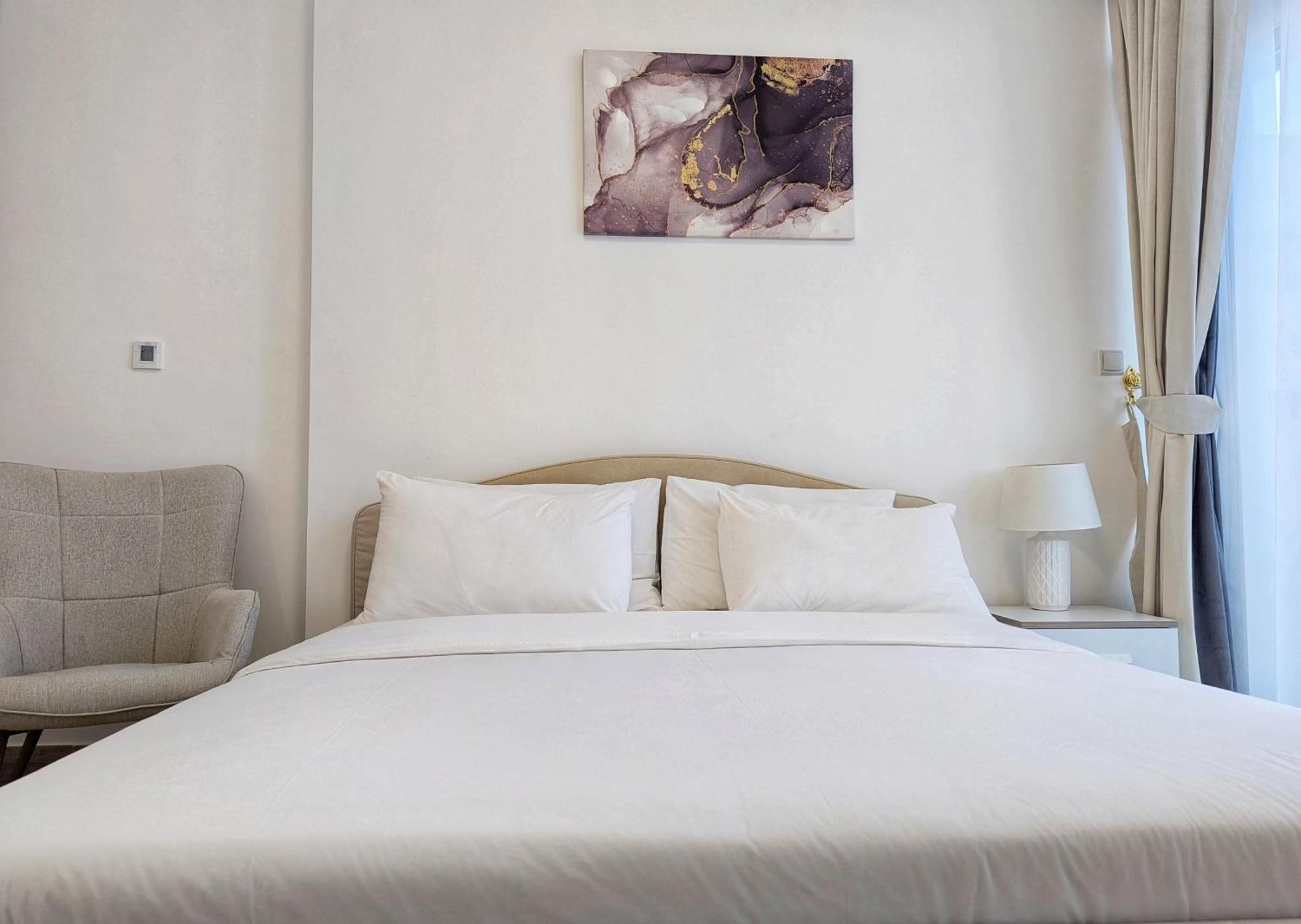 Fully Furnished Cozy At Jvc Dubai, Short Drive To Marina, Jbr, Downtown Apartment *