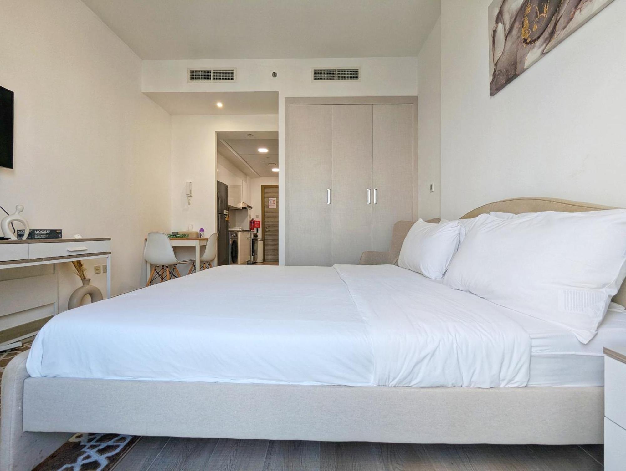 Fully Furnished Cozy At Jvc Dubai, Short Drive To Marina, Jbr, Downtown Dubai
